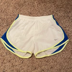 Women’s Nike tempo shorts size S